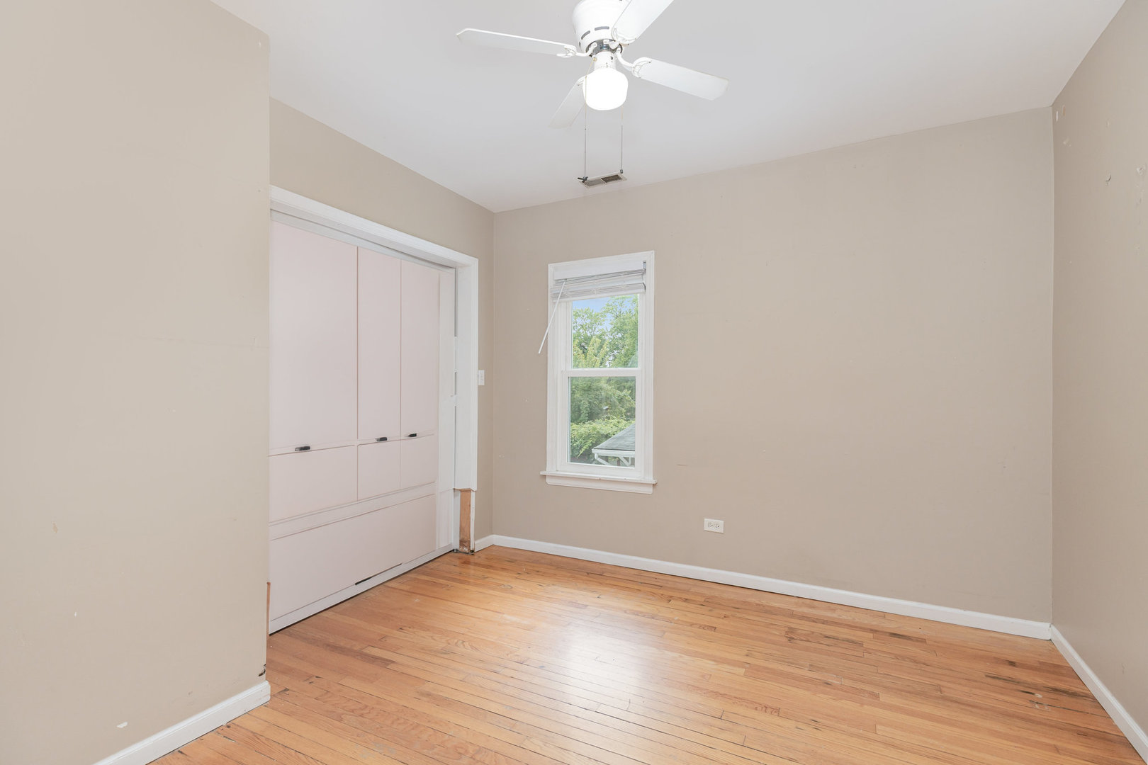 1057 Hollywood Avenue, Des Plaines, IL 60016