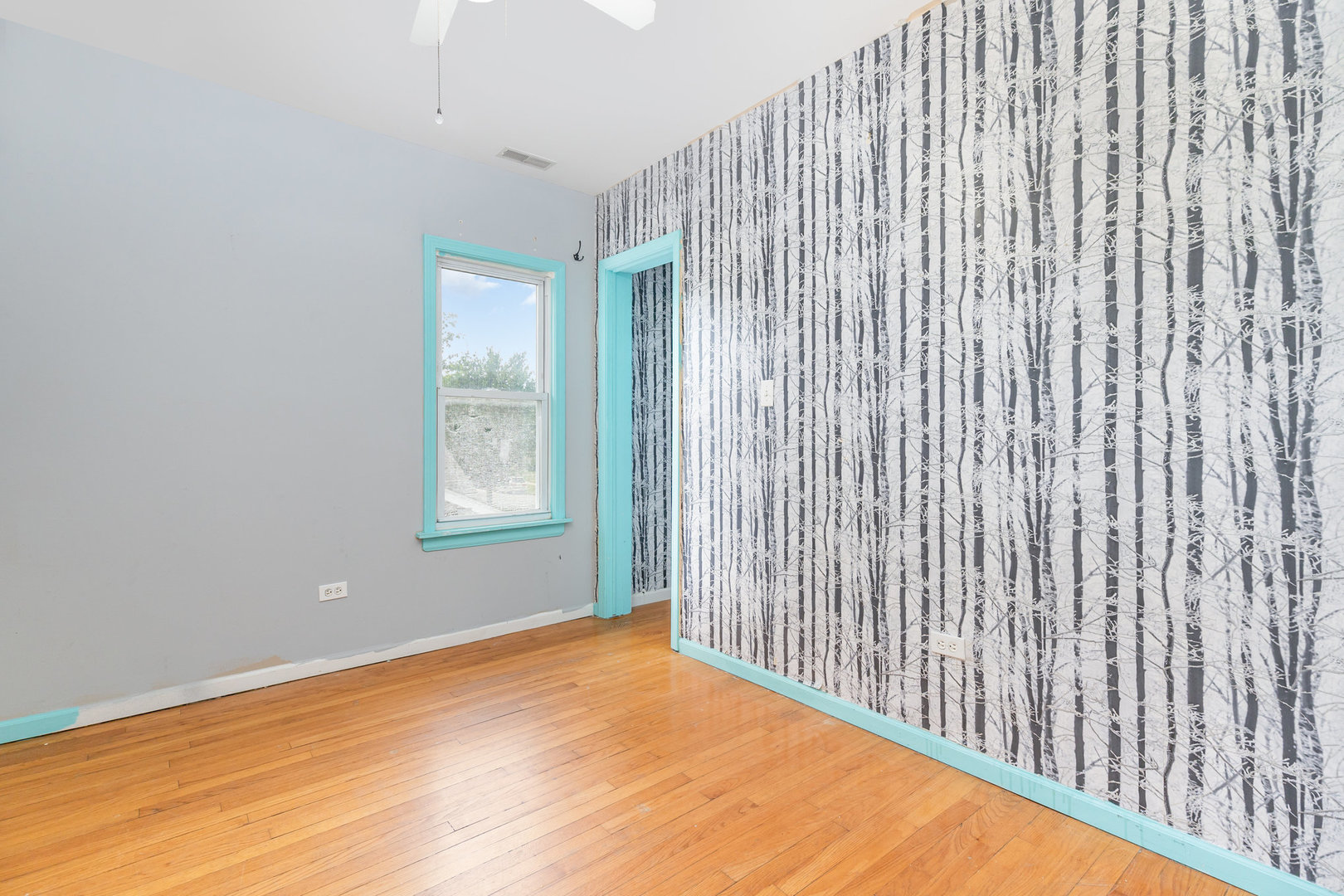 1057 Hollywood Avenue, Des Plaines, IL 60016
