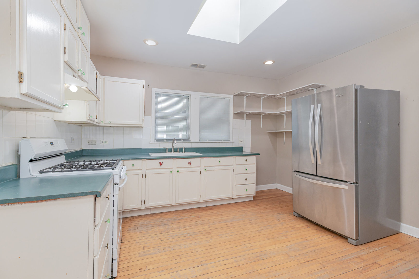 1057 Hollywood Avenue, Des Plaines, IL 60016