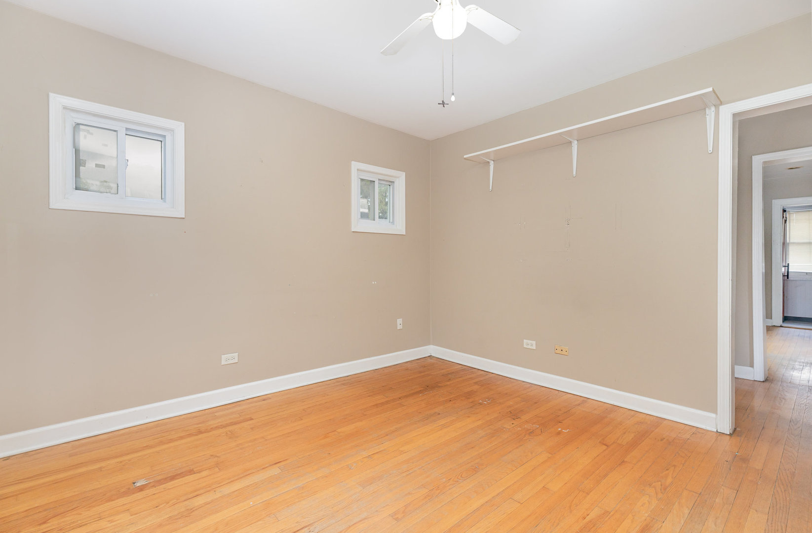 1057 Hollywood Avenue, Des Plaines, IL 60016