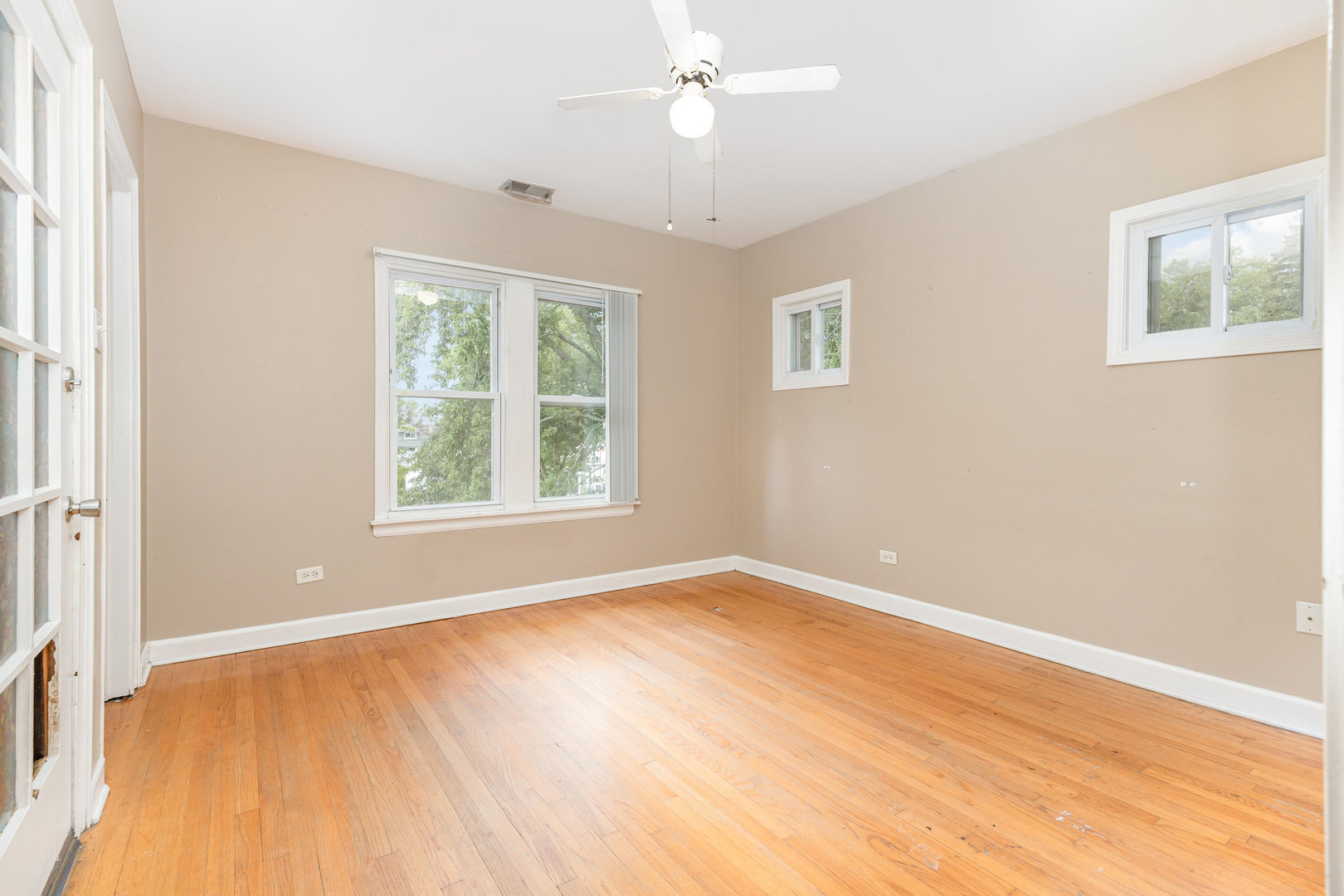 1057 Hollywood Avenue, Des Plaines, IL 60016