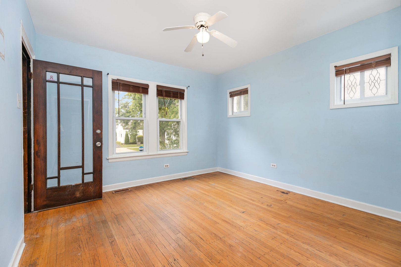 1057 Hollywood Avenue, Des Plaines, IL 60016