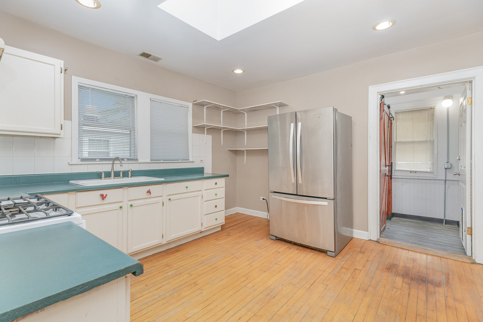 1057 Hollywood Avenue, Des Plaines, IL 60016
