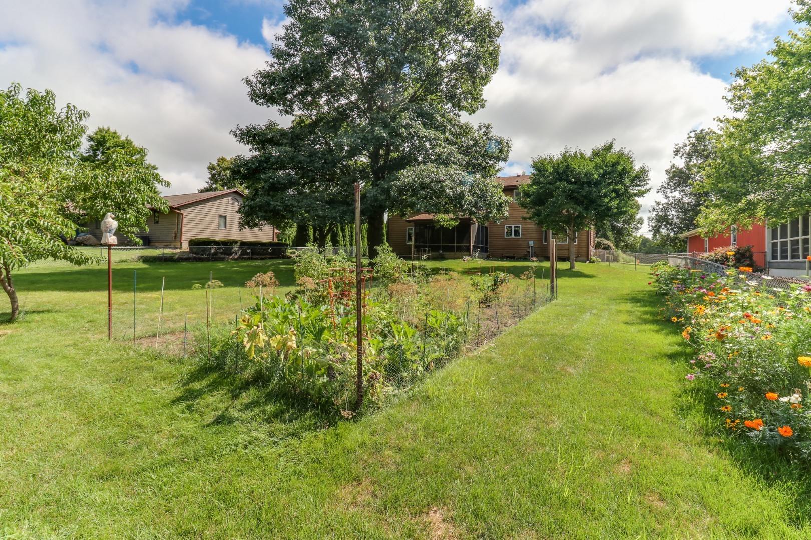 1005 S Hershey Road, Bloomington, IL 61704