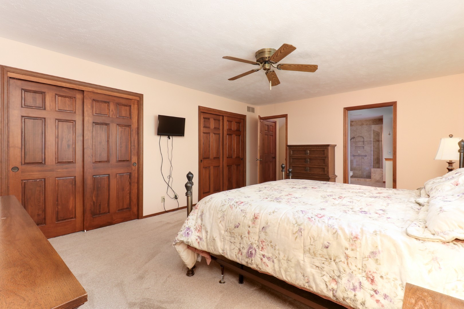 1005 S Hershey Road, Bloomington, IL 61704