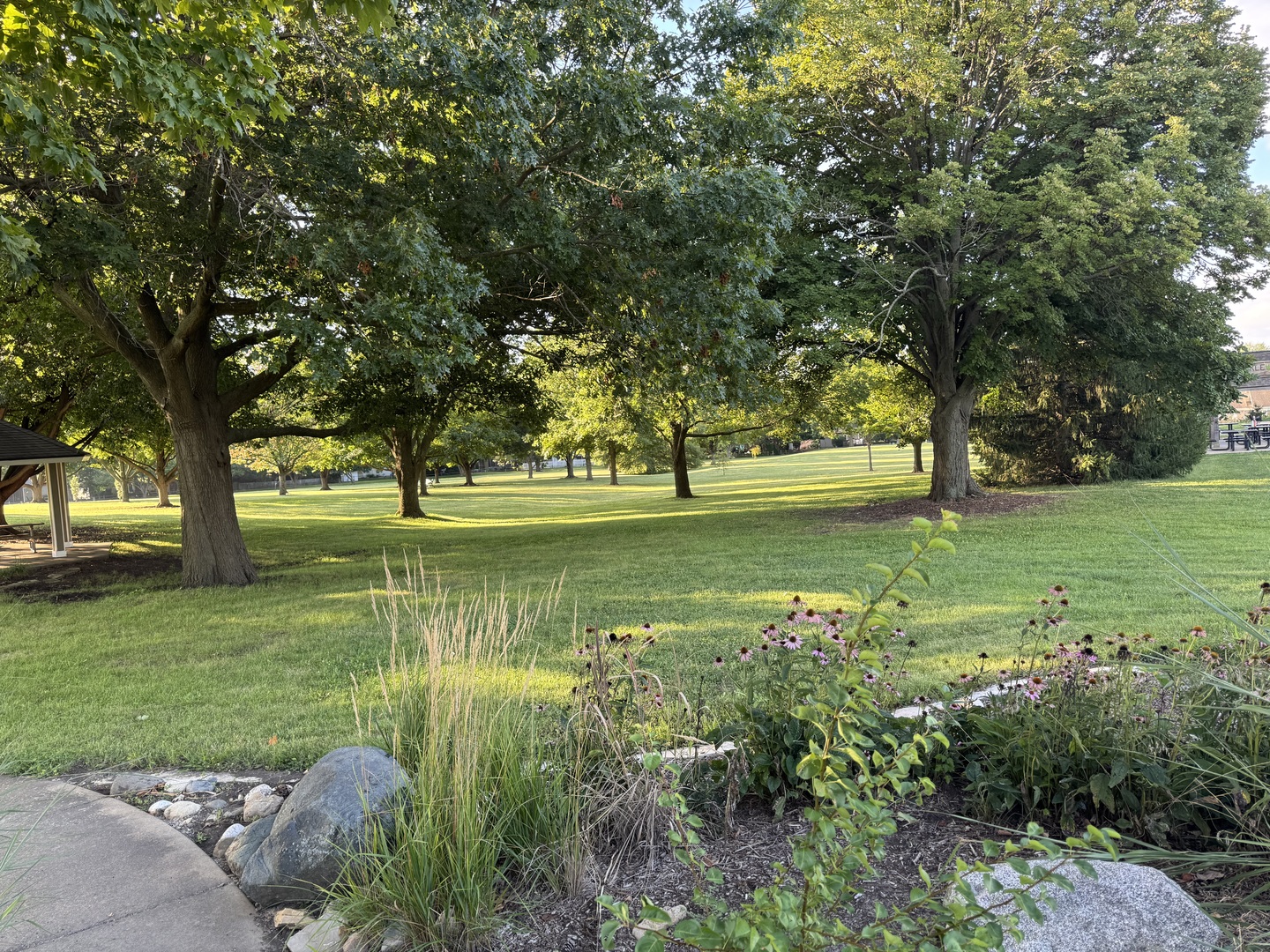 1005 S Hershey Road, Bloomington, IL 61704