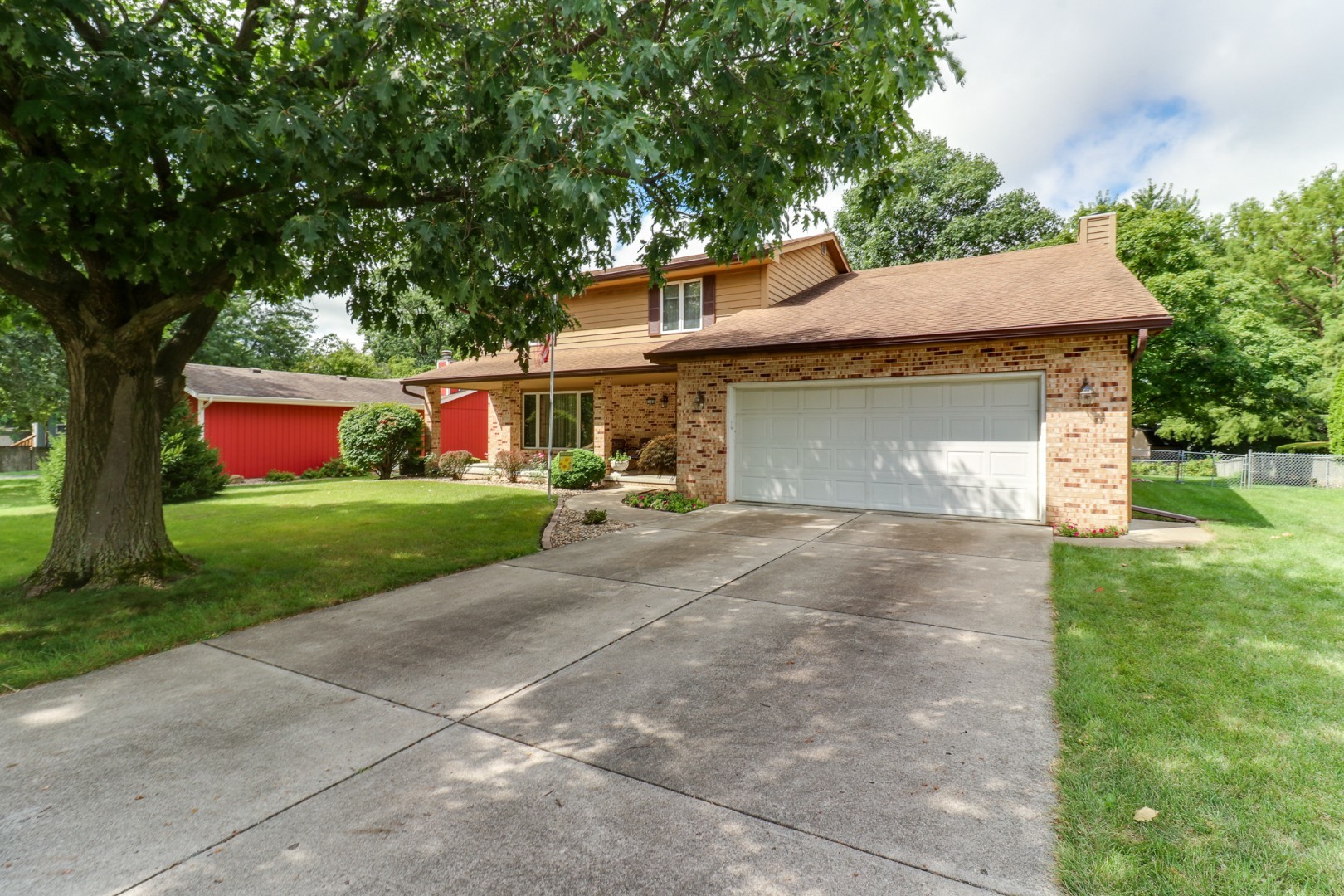 1005 S Hershey Road, Bloomington, IL 61704