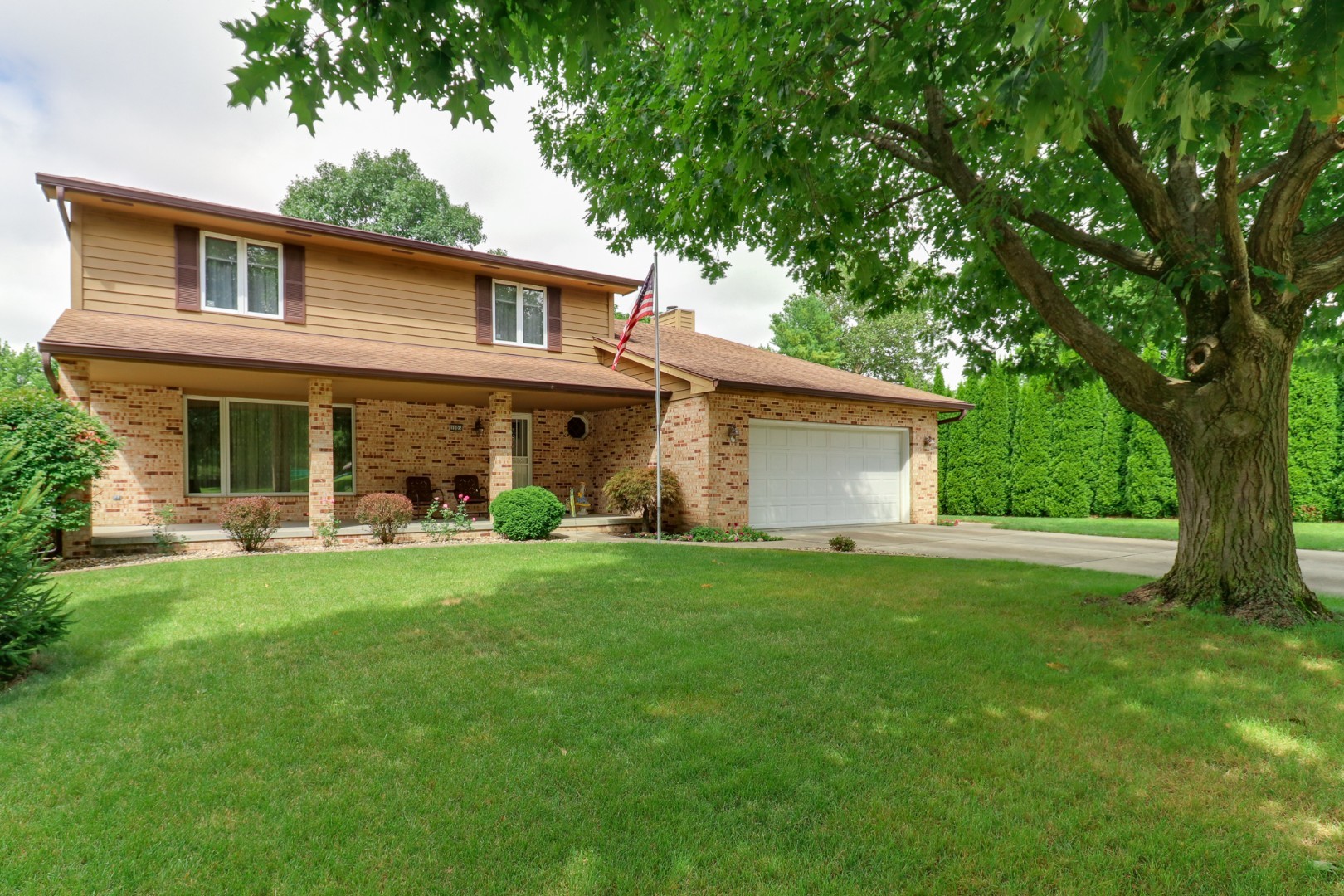 1005 S Hershey Road, Bloomington, IL 61704