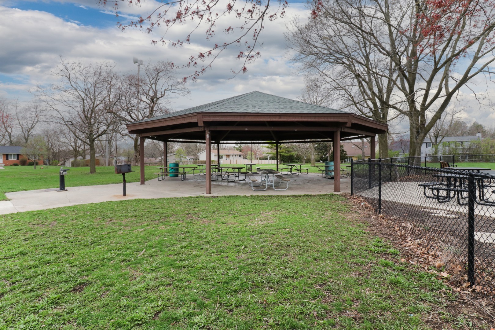 1005 S Hershey Road, Bloomington, IL 61704