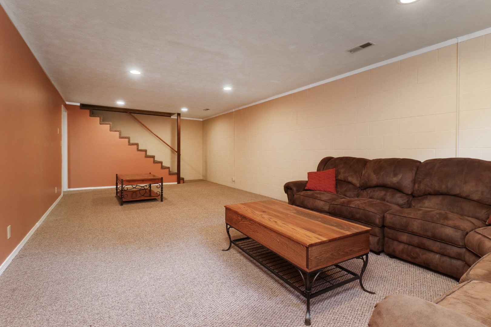 1005 S Hershey Road, Bloomington, IL 61704