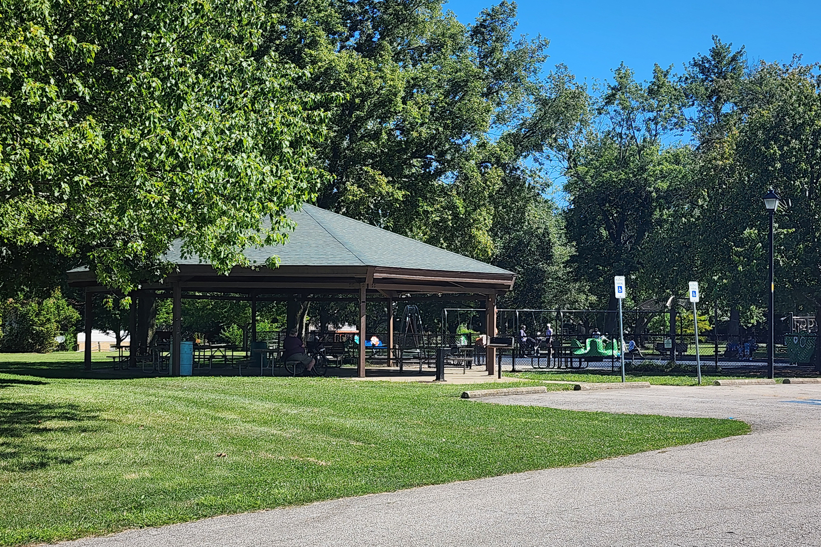 1005 S Hershey Road, Bloomington, IL 61704