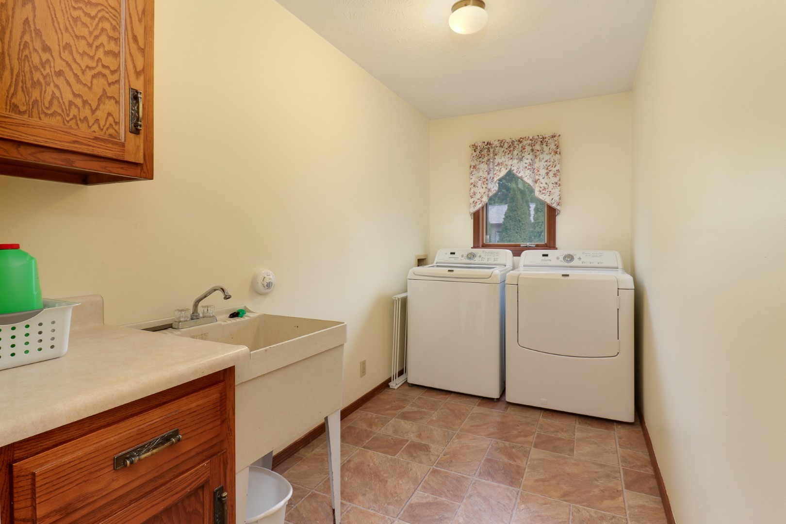 1005 S Hershey Road, Bloomington, IL 61704