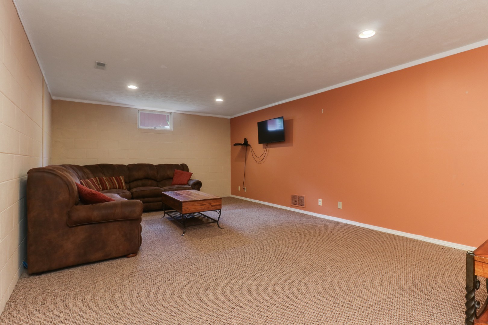 1005 S Hershey Road, Bloomington, IL 61704