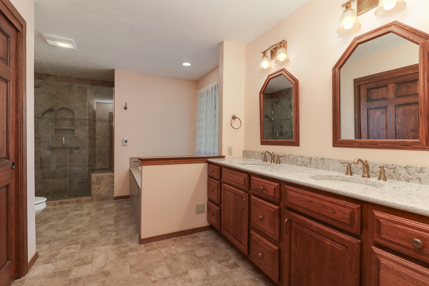 1005 S Hershey Road, Bloomington, IL 61704