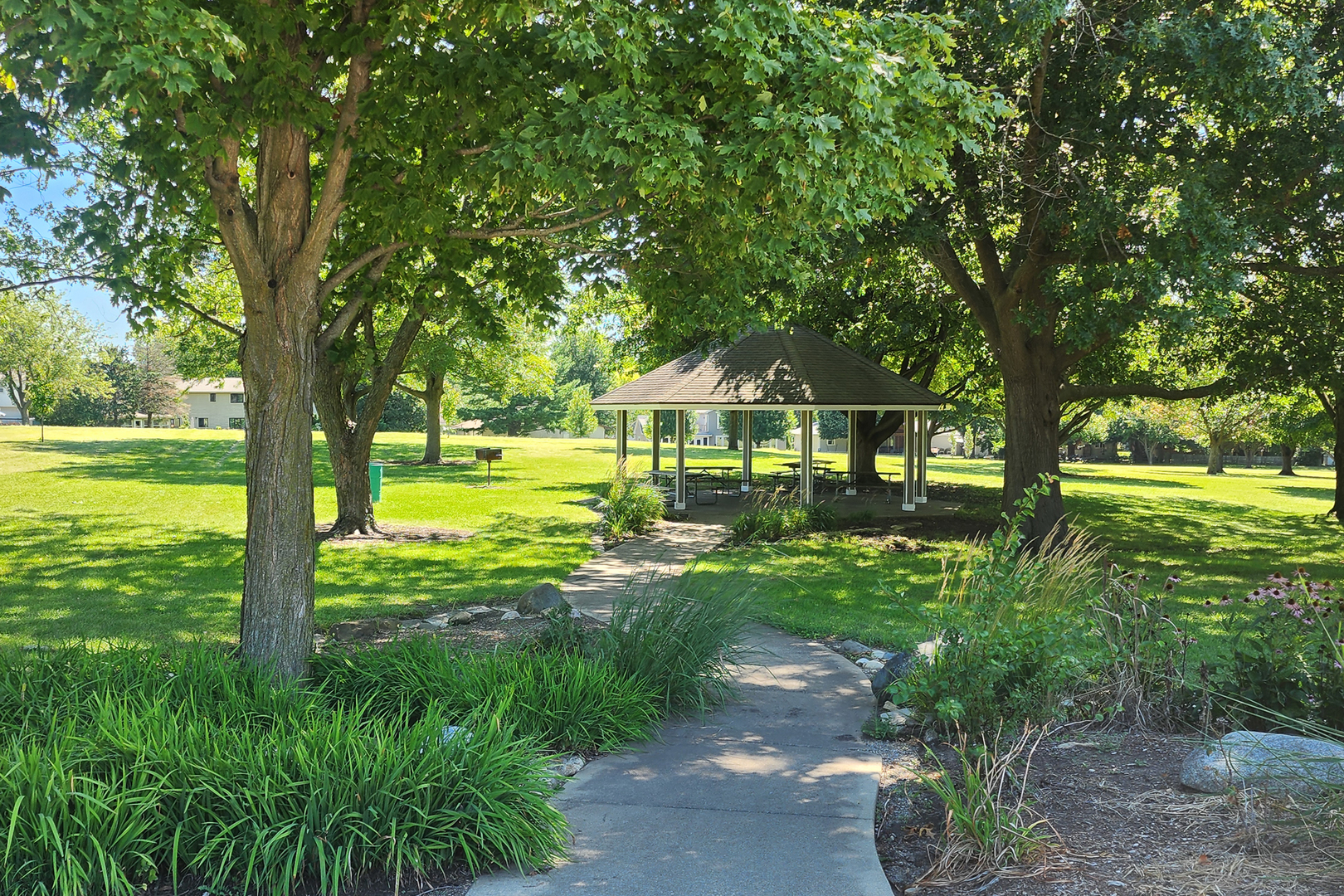 1005 S Hershey Road, Bloomington, IL 61704