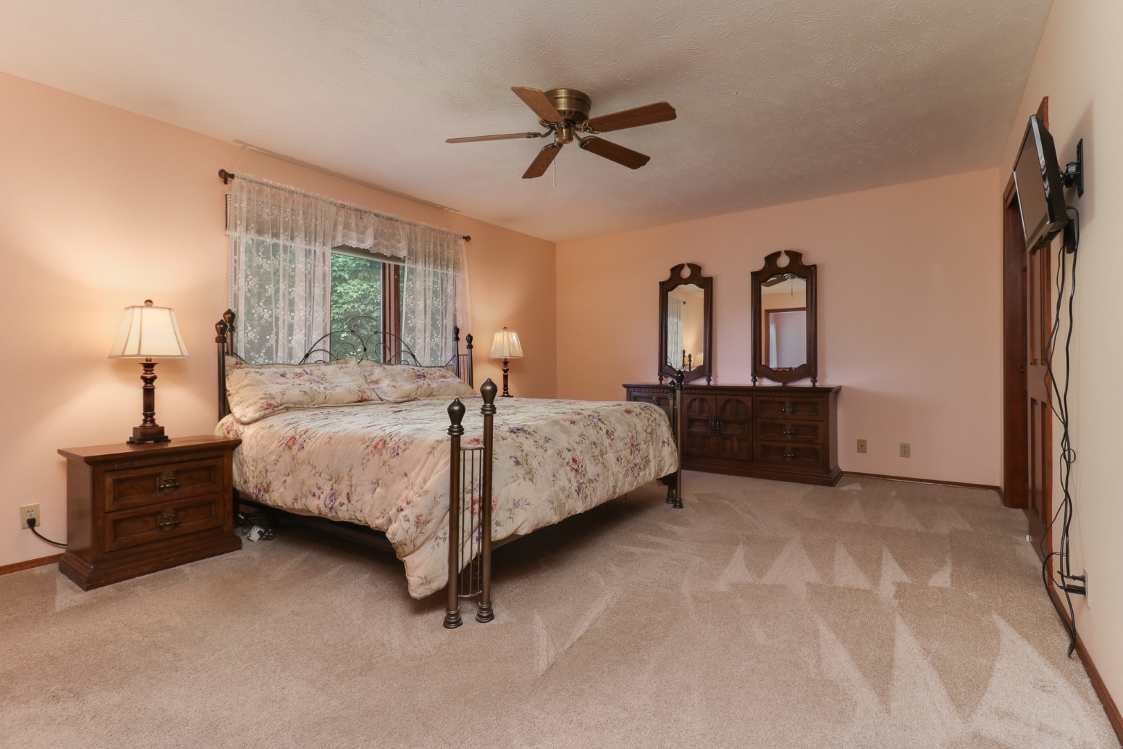 1005 S Hershey Road, Bloomington, IL 61704