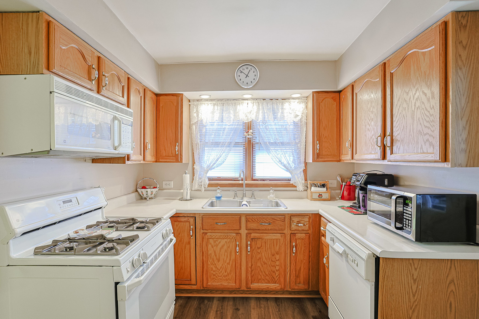 37 N Addison Road, Villa Park, IL 60181