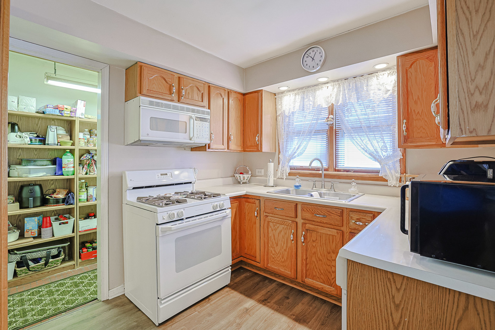 37 N Addison Road, Villa Park, IL 60181