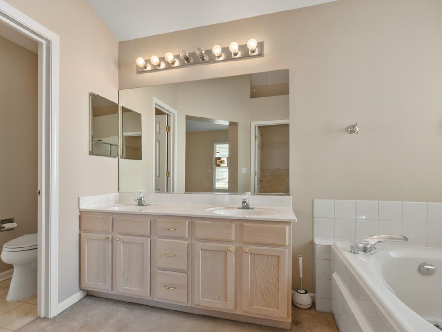2607 Flagstone Circle, Naperville, IL 60564