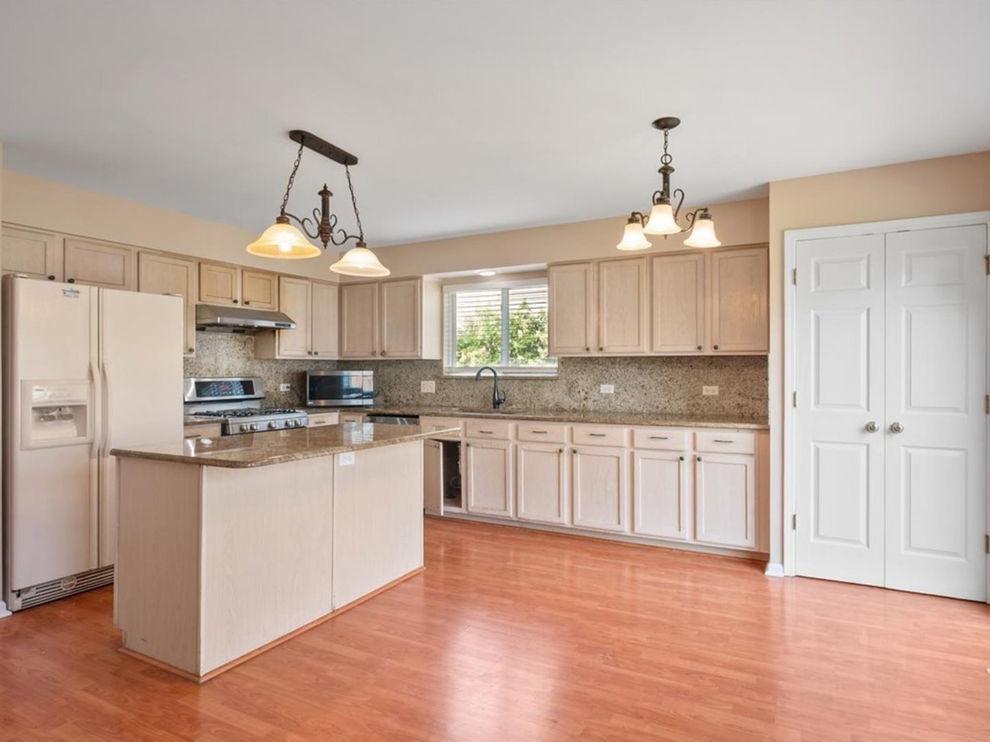 2607 Flagstone Circle, Naperville, IL 60564