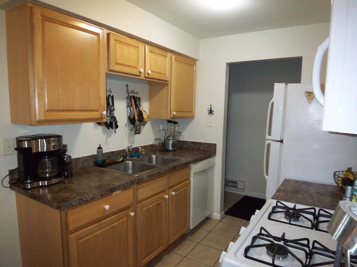 1500 S Busse Road #2D, Mount Prospect, IL 60056
