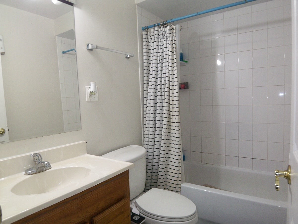 1500 S Busse Road #2D, Mount Prospect, IL 60056