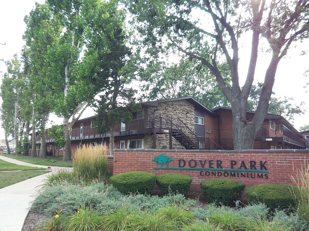 1500 S Busse Road #2D, Mount Prospect, IL 60056