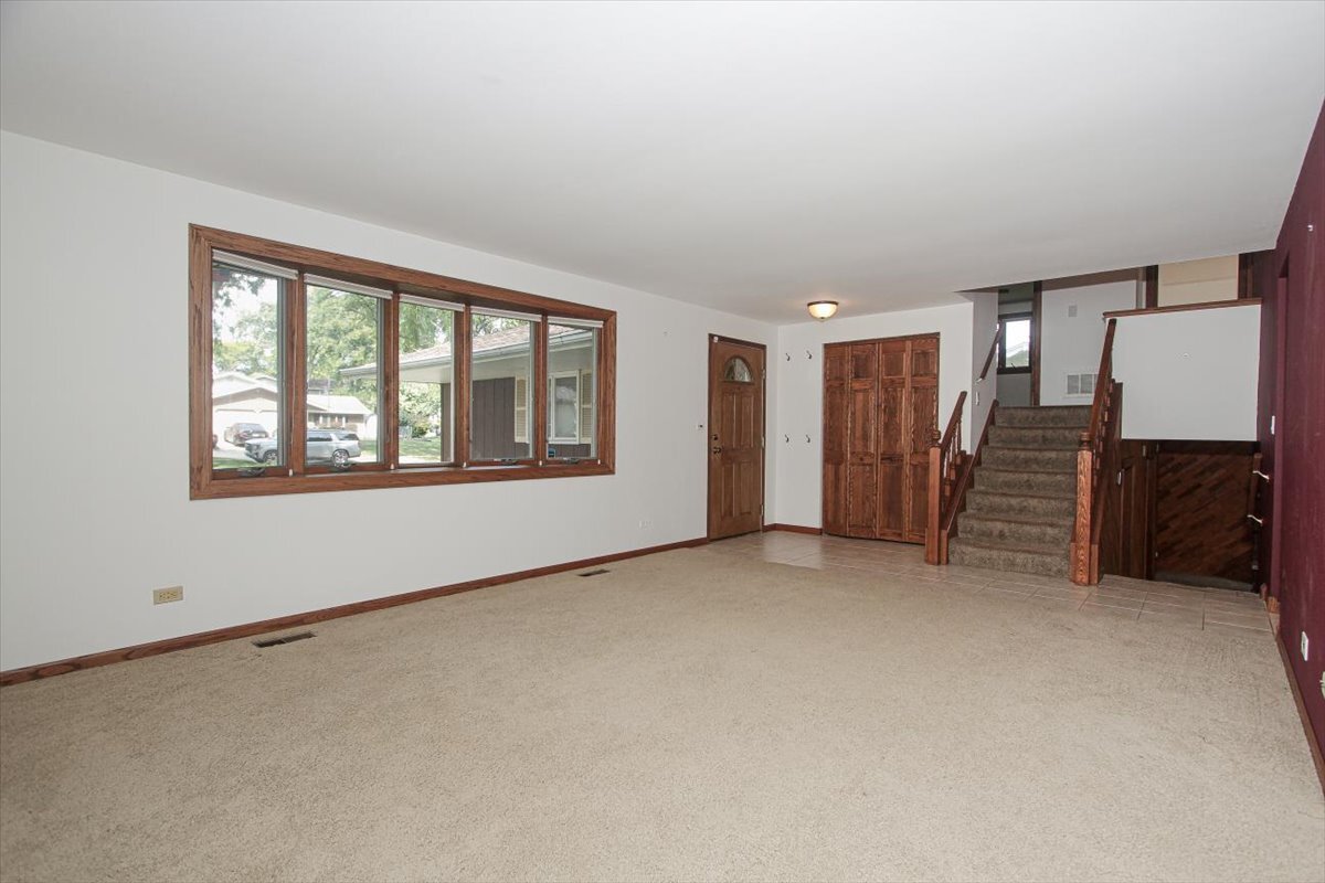 1925 Syracuse Lane, Schaumburg, IL 60193