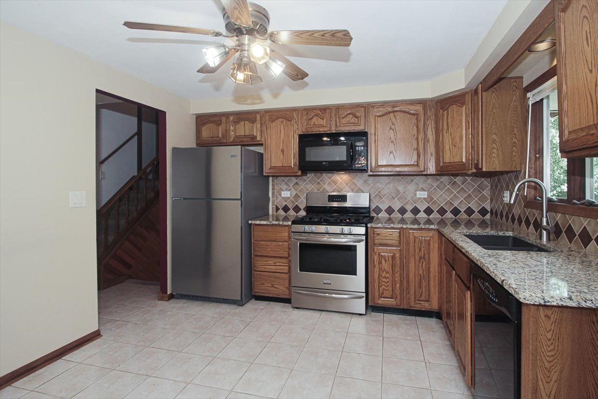 1925 Syracuse Lane, Schaumburg, IL 60193