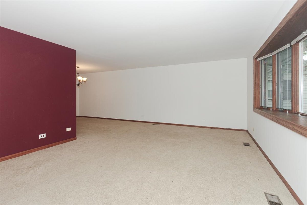 1925 Syracuse Lane, Schaumburg, IL 60193