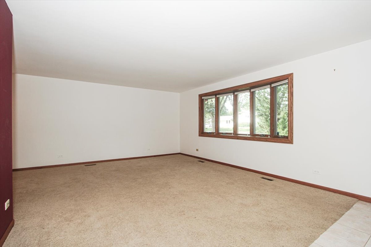 1925 Syracuse Lane, Schaumburg, IL 60193