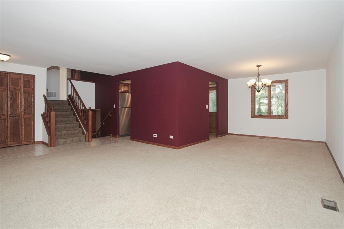 1925 Syracuse Lane, Schaumburg, IL 60193