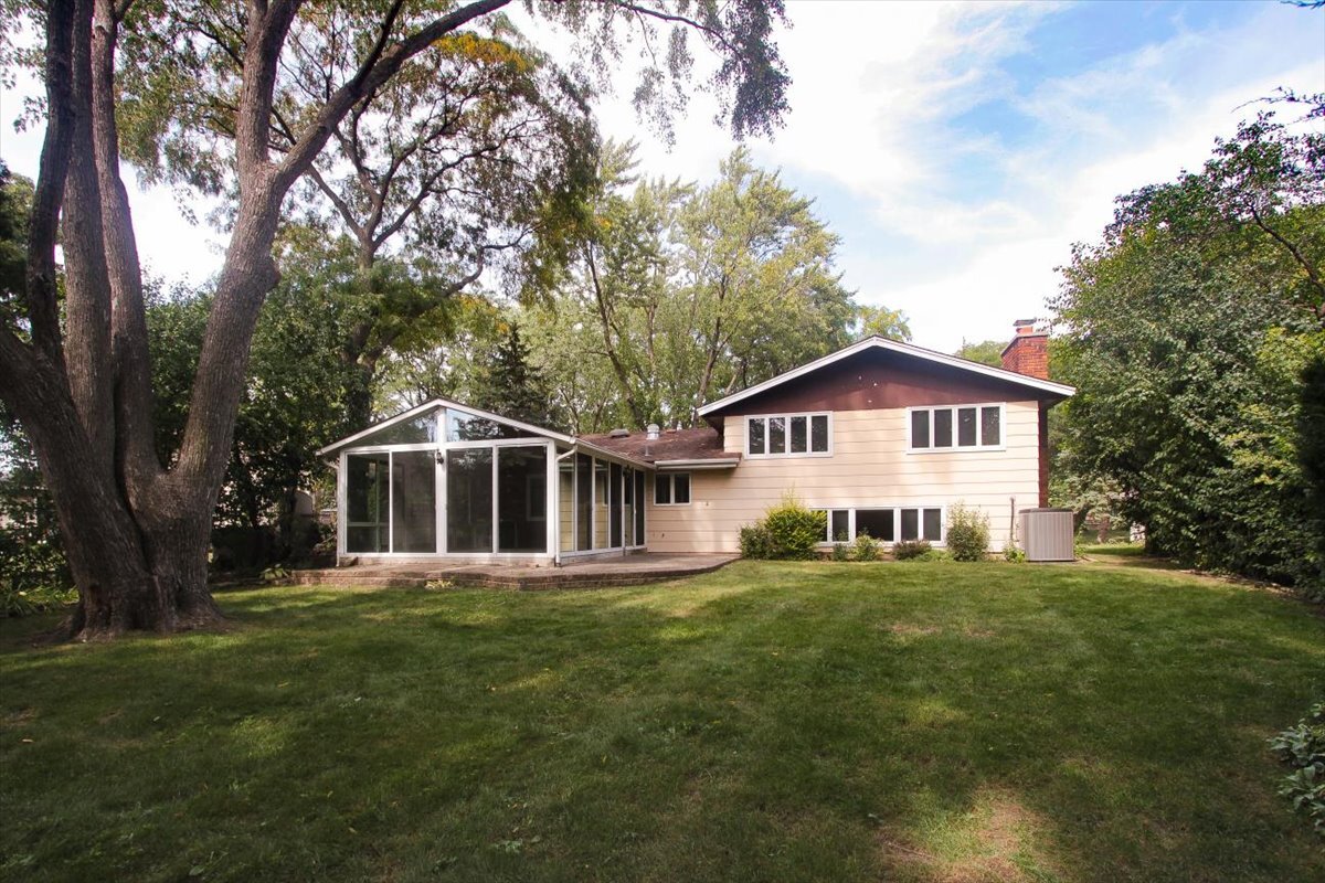 1925 Syracuse Lane, Schaumburg, IL 60193