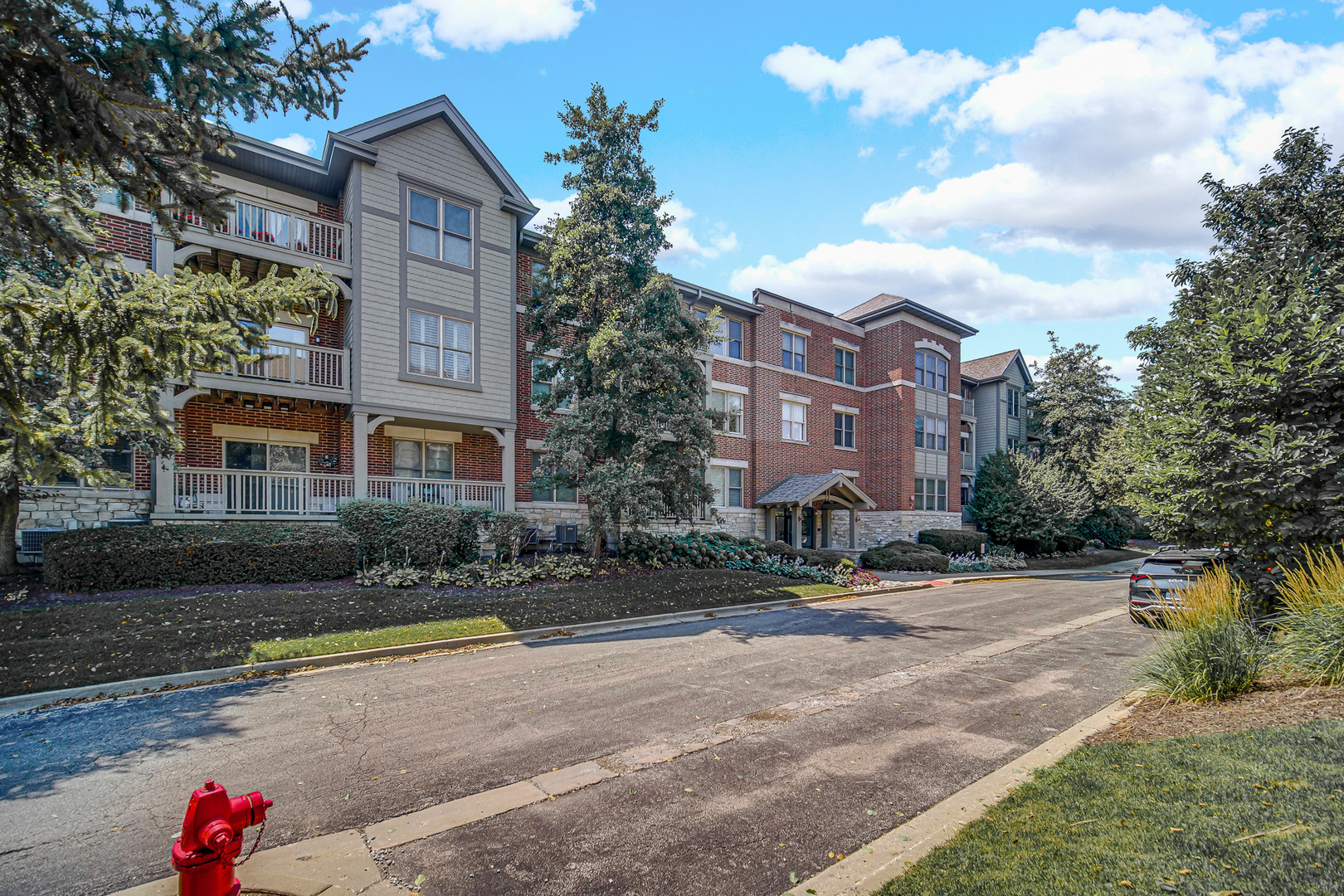 275 E Railroad Avenue #205, Bartlett, IL 60103