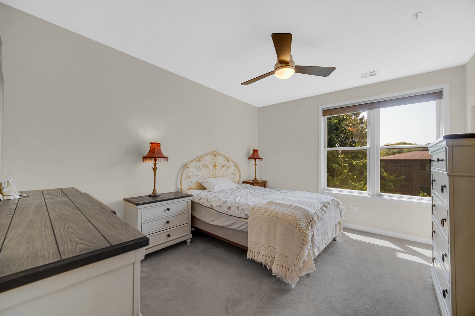 275 E Railroad Avenue #205, Bartlett, IL 60103