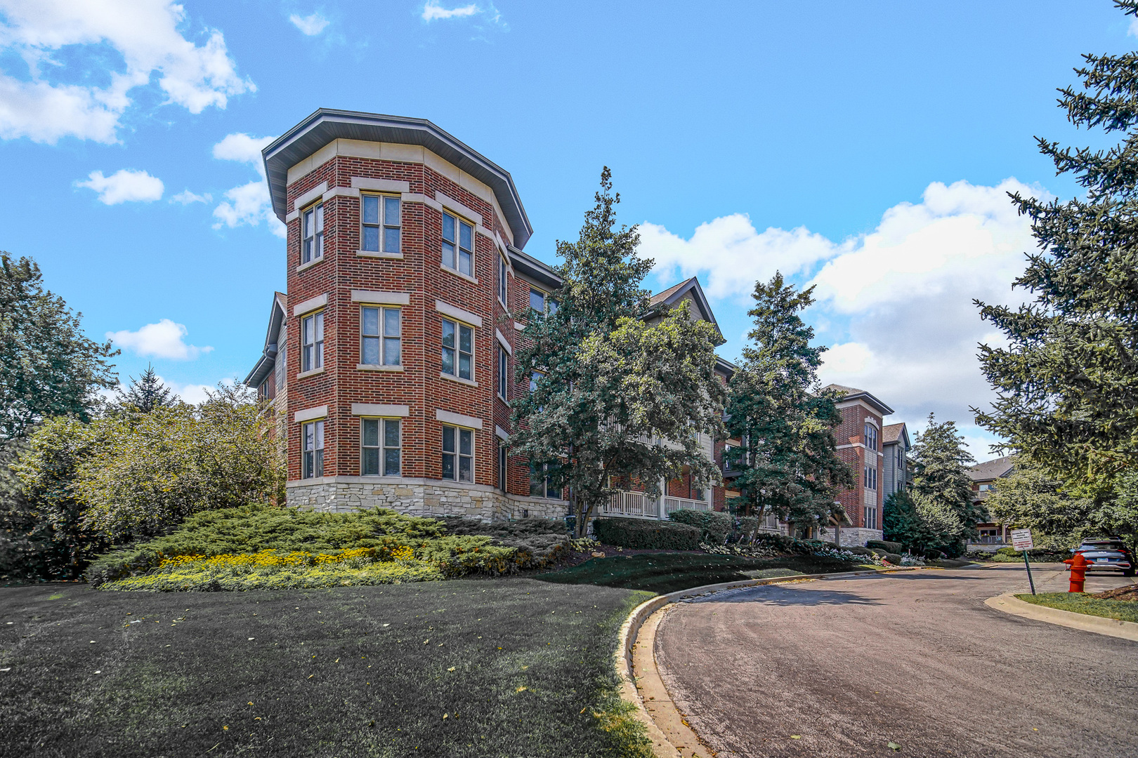275 E Railroad Avenue #205, Bartlett, IL 60103