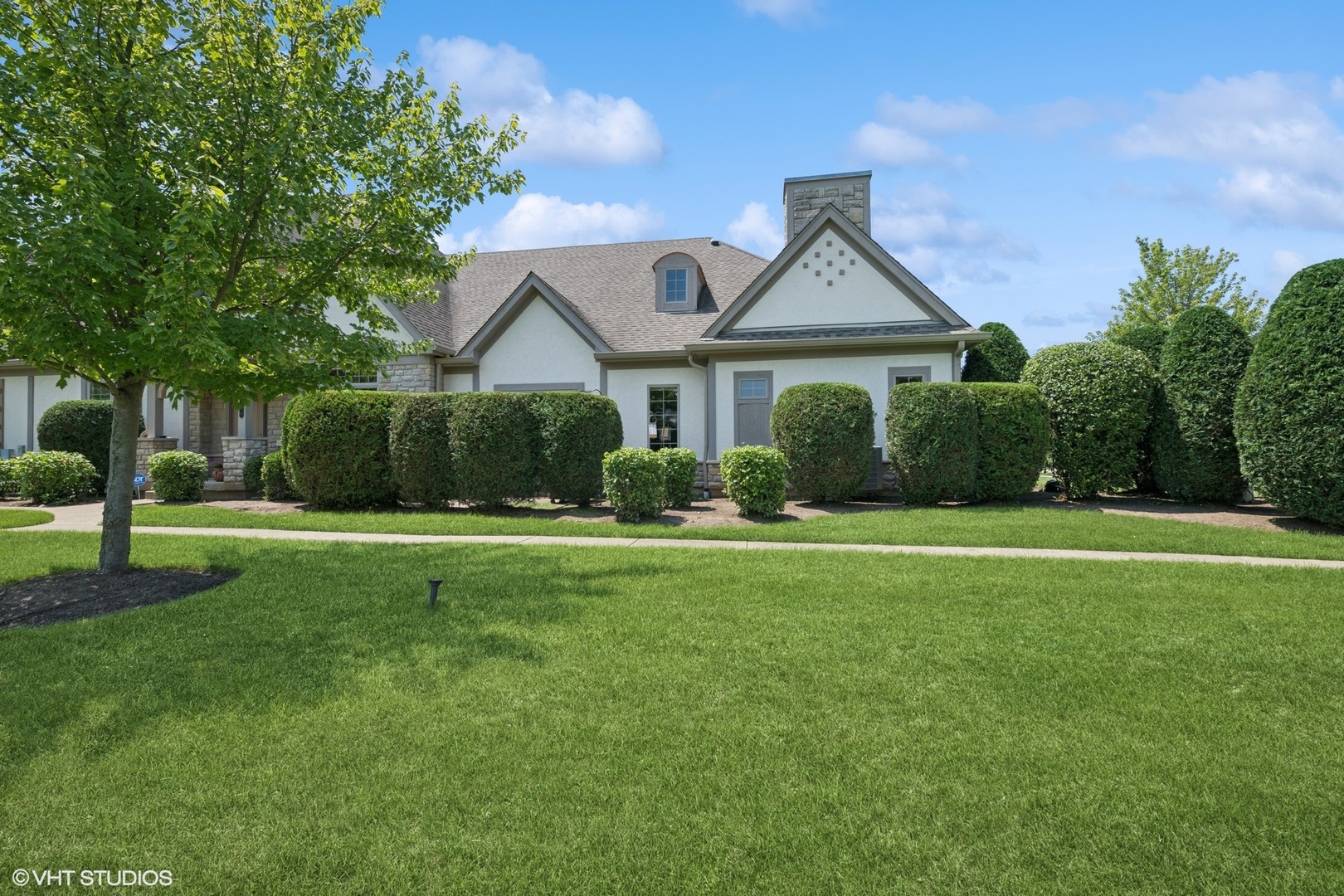 240 Regency Court, Wauconda, IL 60084