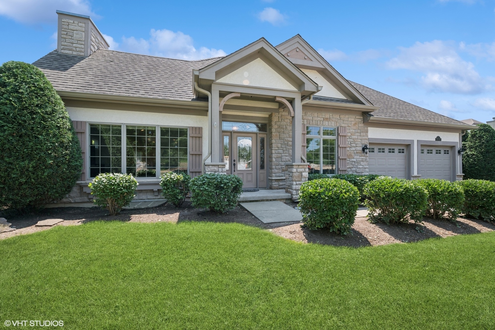 240 Regency Court, Wauconda, IL 60084