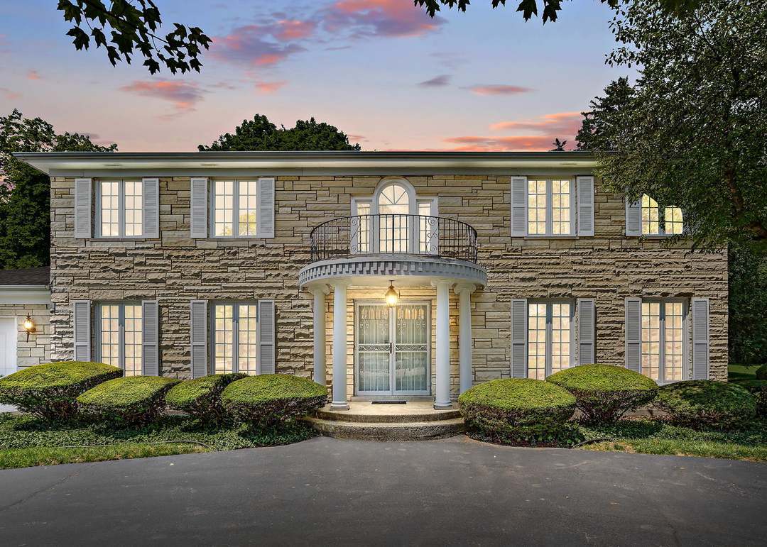 59 Regent Drive, Oak Brook, IL 60523
