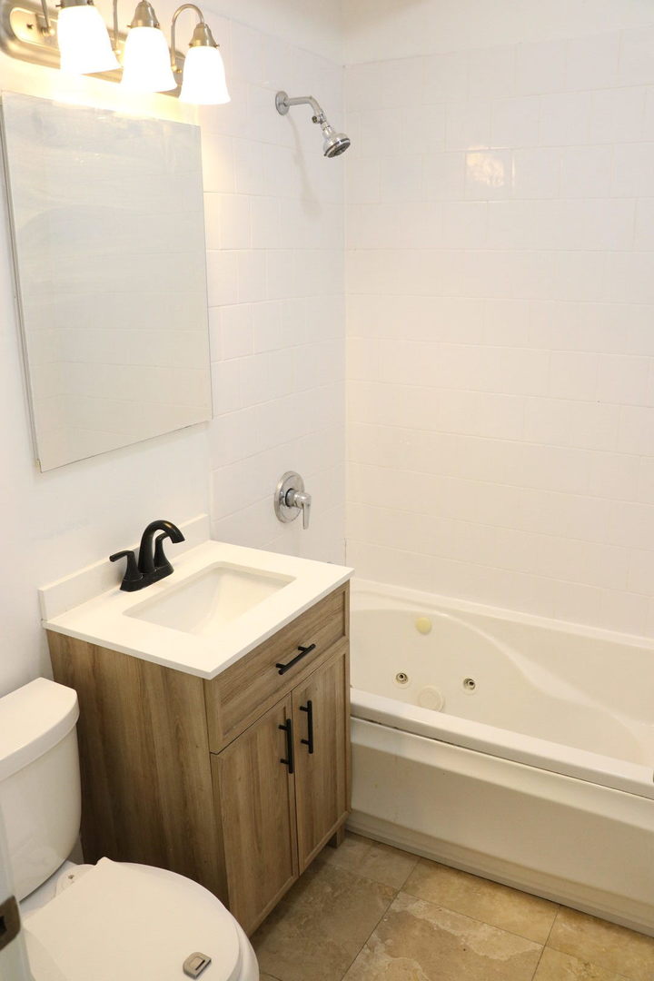 4311 N Paulina Street #1B, Chicago, IL 60613