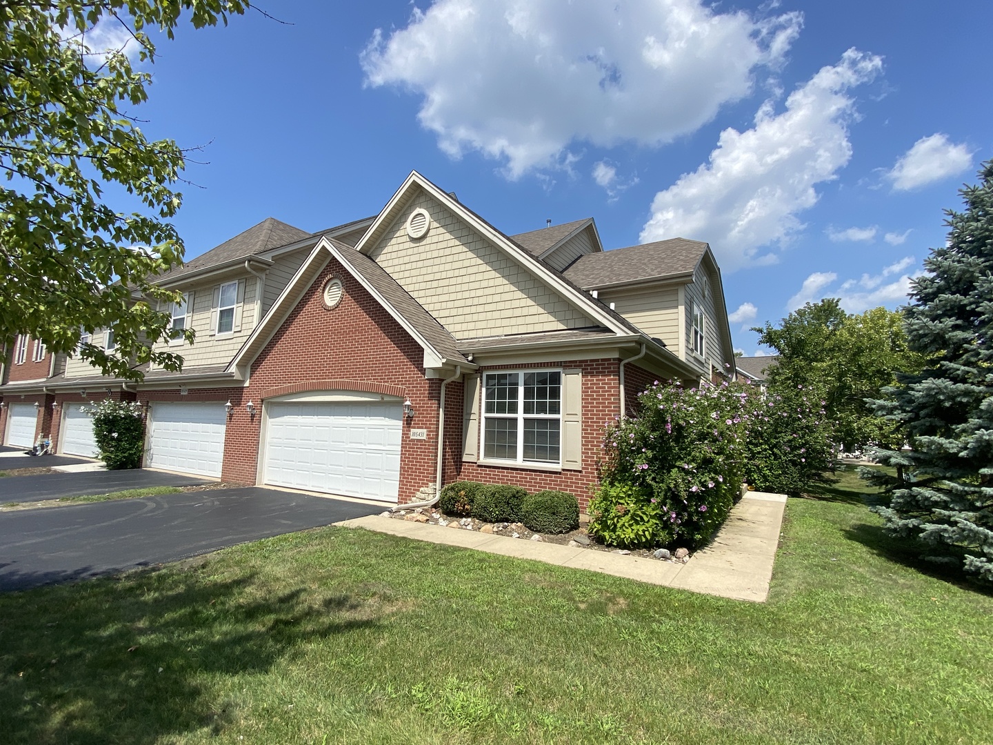 10s431 Carrington Circle #D, Burr Ridge, IL 60527