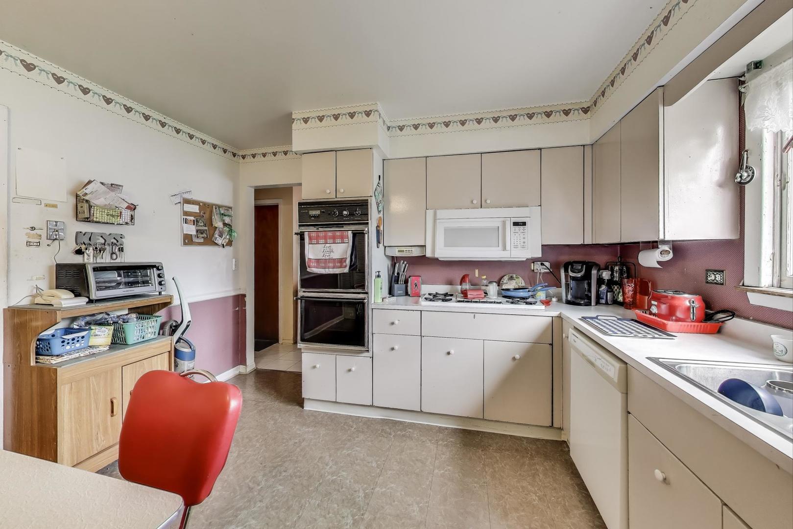 511 Bedford Lane, Des Plaines, IL 60016