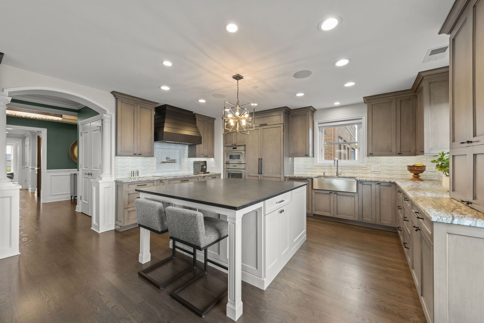 462 PENNSYLVANIA Avenue #4S, Glen Ellyn, IL 60137