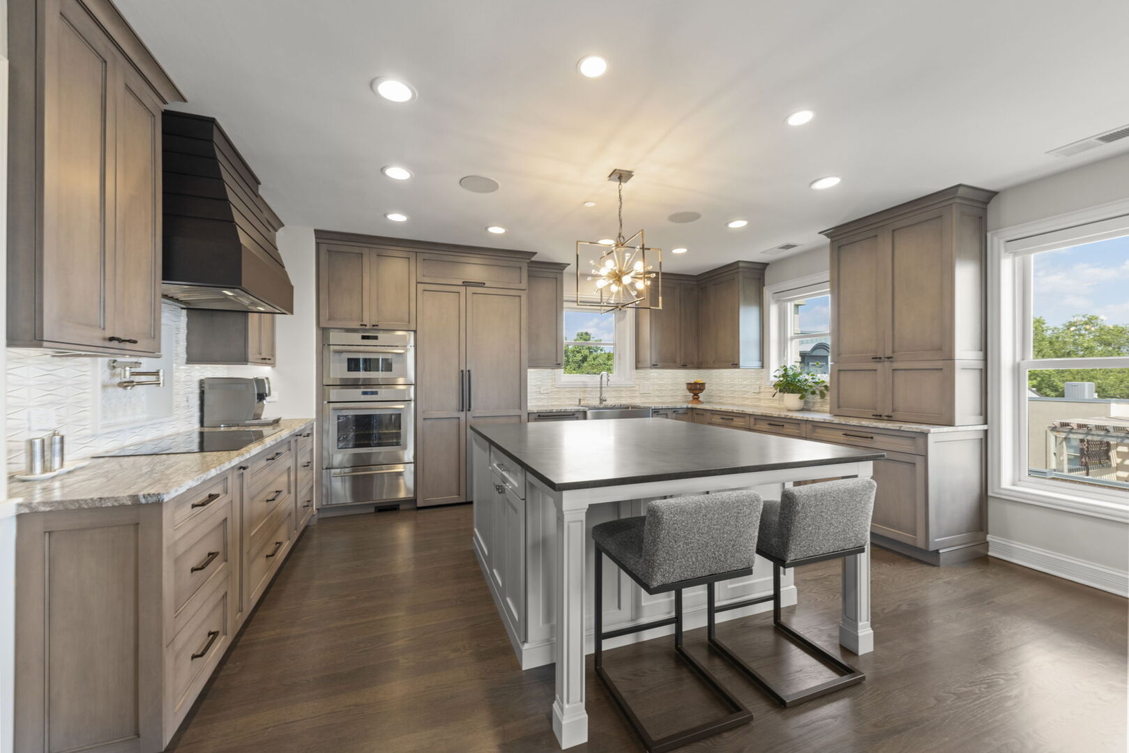 462 PENNSYLVANIA Avenue #4S, Glen Ellyn, IL 60137