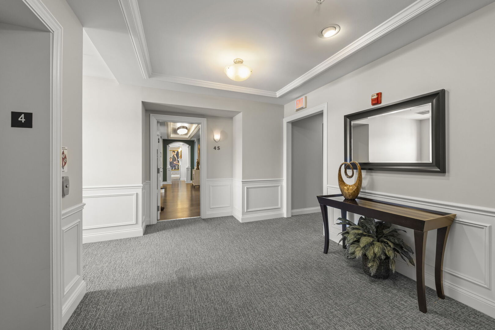 462 PENNSYLVANIA Avenue #4S, Glen Ellyn, IL 60137