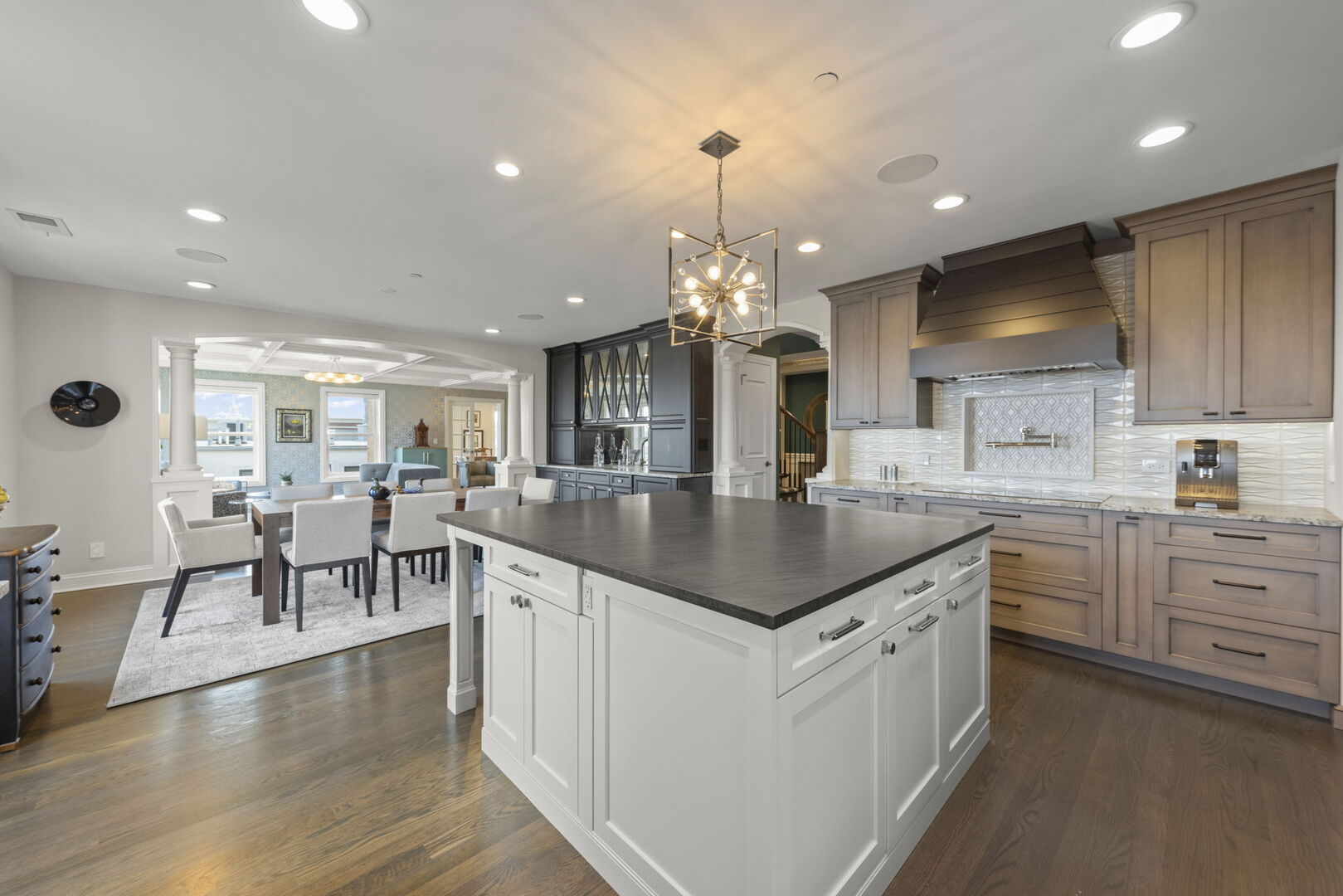 462 PENNSYLVANIA Avenue #4S, Glen Ellyn, IL 60137