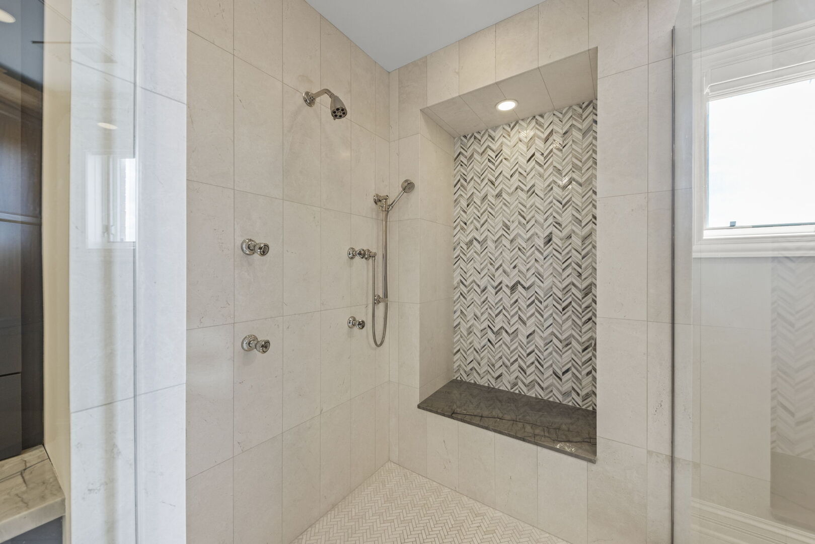 462 PENNSYLVANIA Avenue #4S, Glen Ellyn, IL 60137