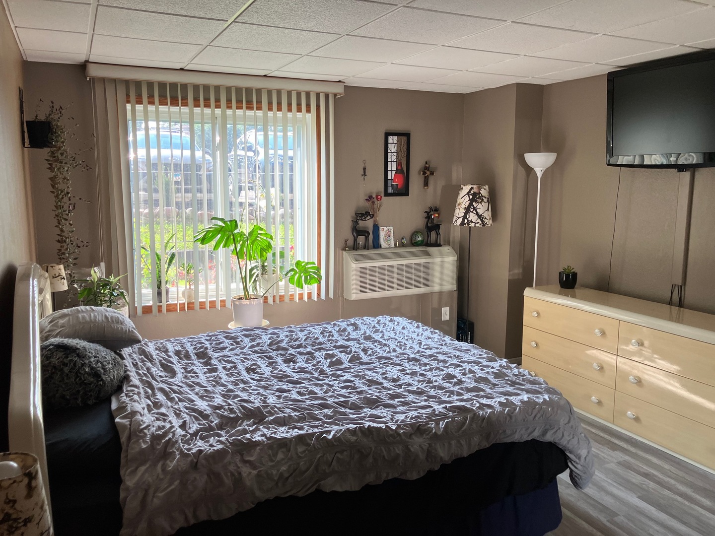 9514 Lawrence Avenue #2105, Schiller Park, IL 60176