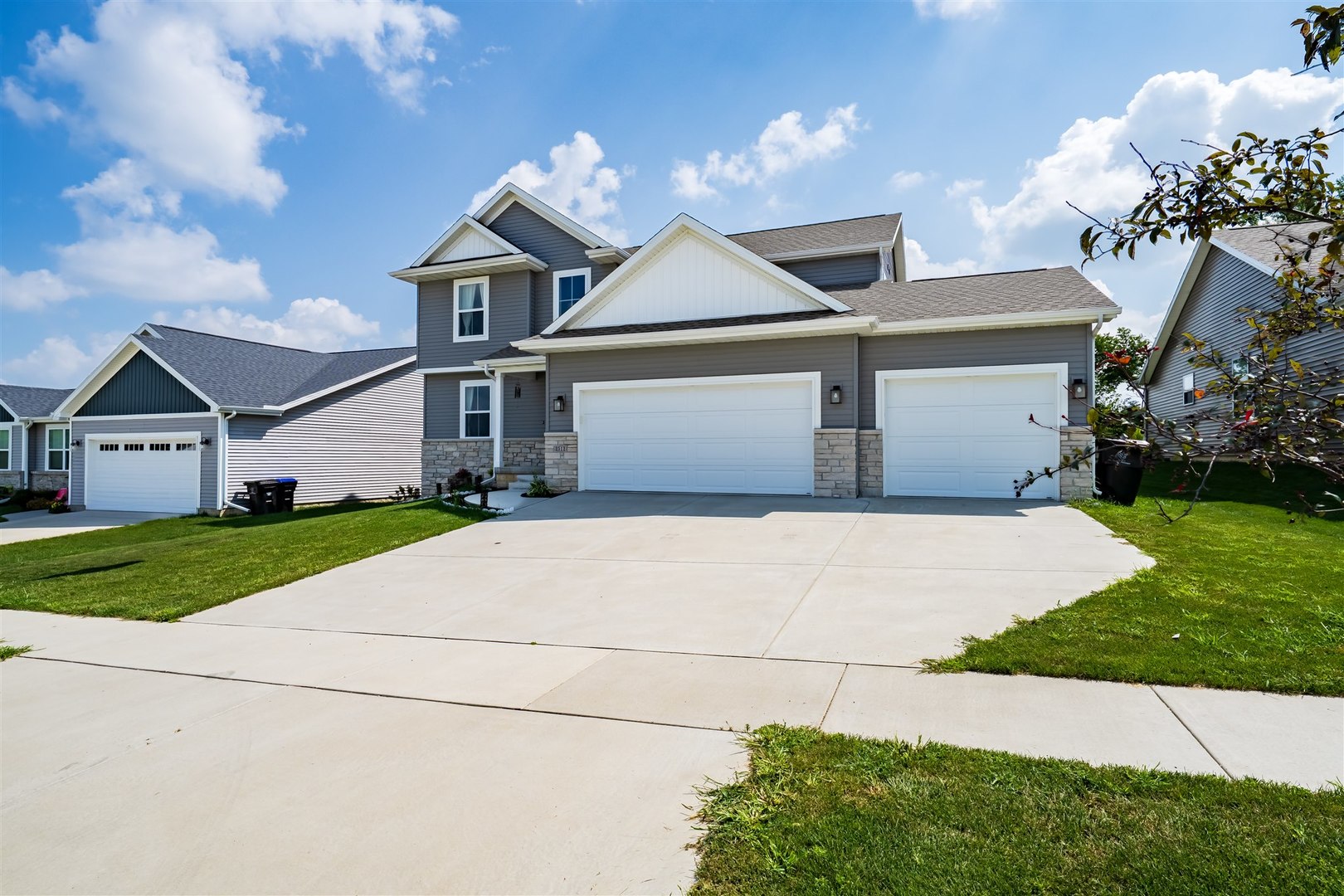 2512 Savanna Road, Bloomington, IL 61705