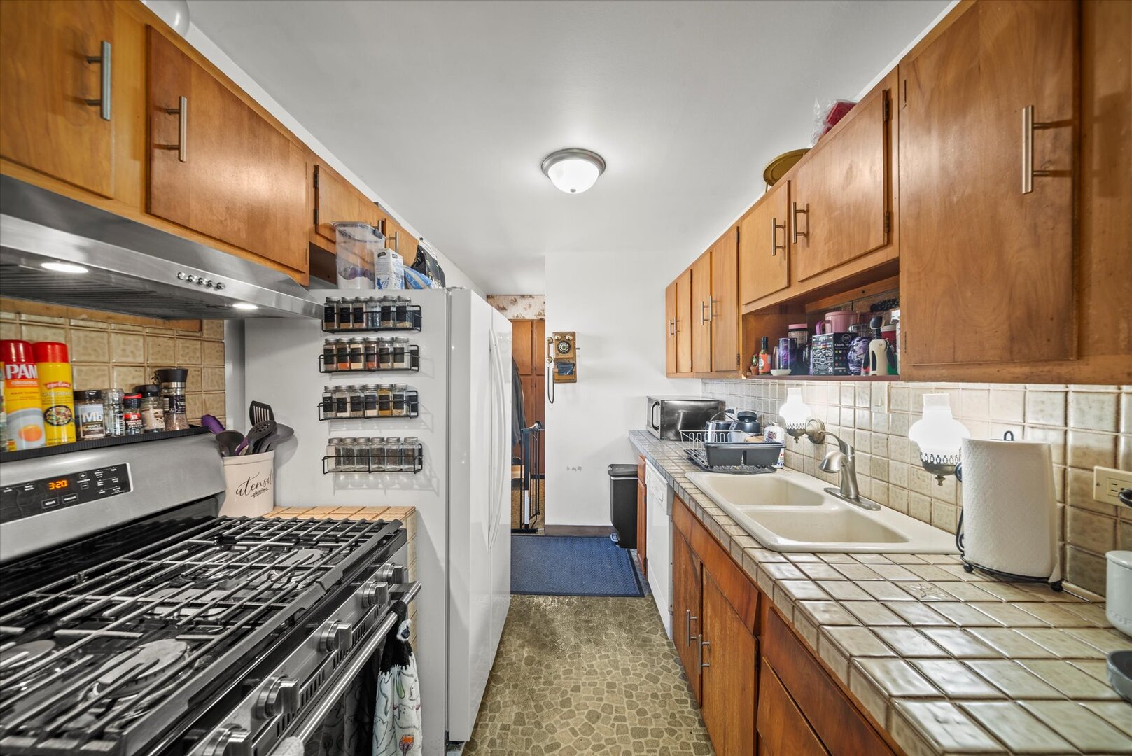1899 Redwood Avenue, Hanover Park, IL 60133
